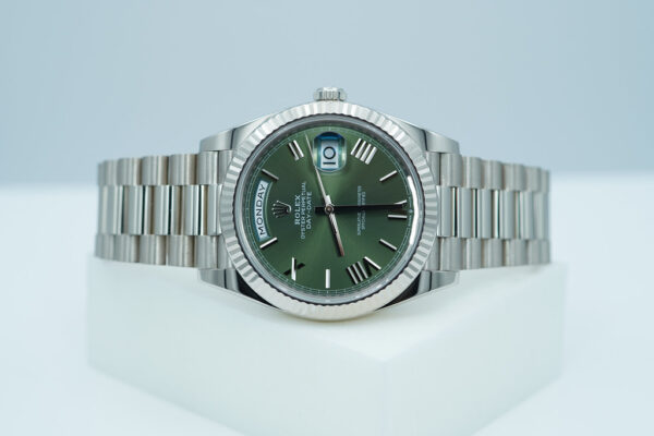 Rolex 228239 DAY DATE 40 WHITE GOLD OLIVE GREEN ROMAN DIAL 2023 COMPLETE SET - Image 10