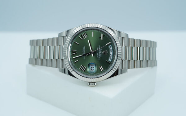 Rolex 228239 DAY DATE 40 WHITE GOLD OLIVE GREEN ROMAN DIAL 2023 COMPLETE SET - Image 9
