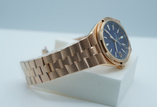 Vacheron CONSTANTIN OVERSEAS ROSE GOLD BLUE DIAL 4500V 2022 WARRANTY FULL SET - Image 5