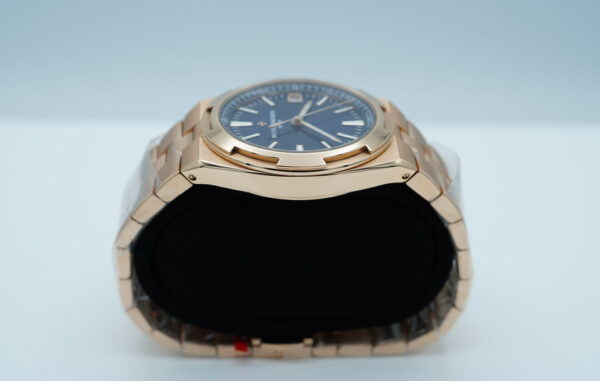 Vacheron CONSTANTIN OVERSEAS ROSE GOLD BLUE DIAL 4500V 2022 WARRANTY FULL SET - Image 4