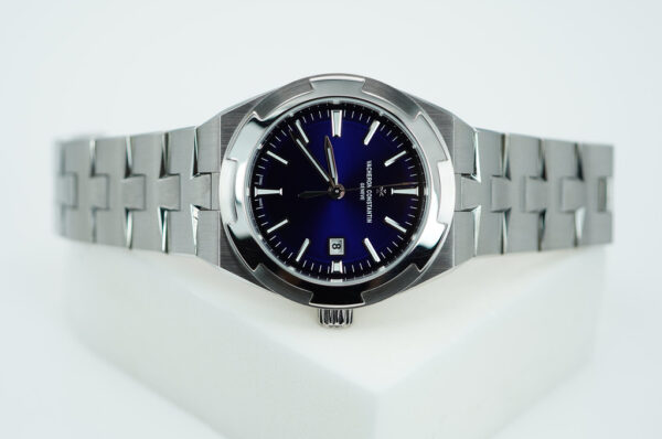 Vacheron CONSTANTIN OVERSEAS 34.5MM 4600V STAINLESS STEEL BLUE DIAL FULL SET - Image 9