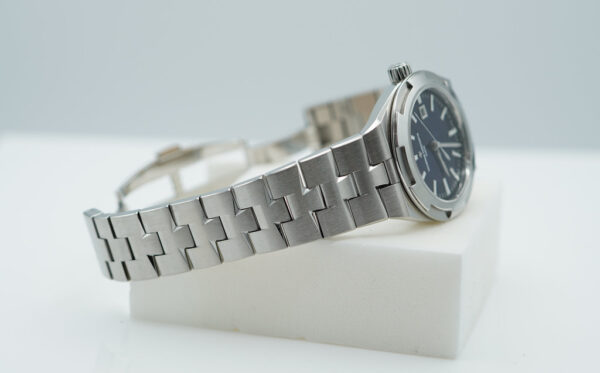 Vacheron CONSTANTIN OVERSEAS 34.5MM 4600V STAINLESS STEEL BLUE DIAL FULL SET - Image 6