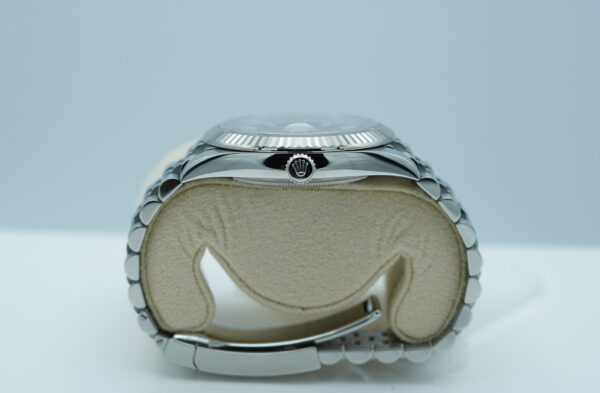 BRAND NEW Rolex 126334 DATEJUST 41 FLUTED BEZEL MINT GREEN DIAL JUBILEE 2024 FULL SET - Image 3
