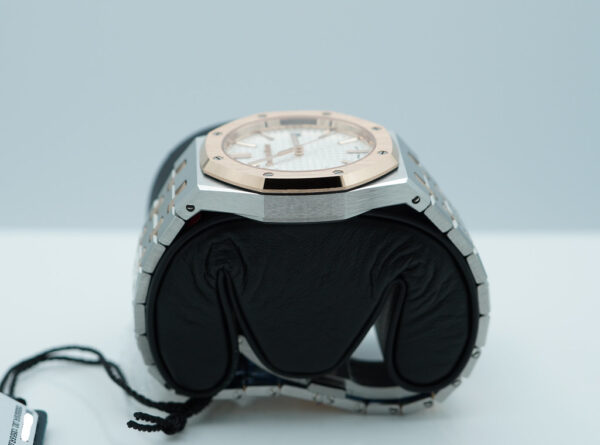 BRAND NEW Audemars PIGUET ROYAL OAK 15550SR ROSE GOLD STEEL WHITE DIAL 2024 FULL SET - Image 4