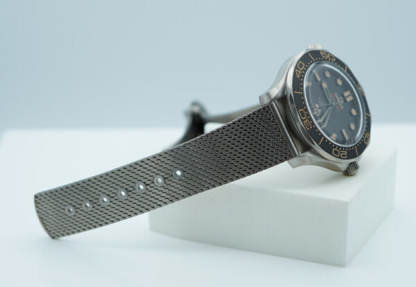 Omega SEAMASTER DIVER 300M 007 JAMES BOND TITANIUM MESH BRACELET FULL SET - Image 5
