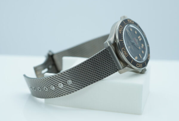 Omega SEAMASTER DIVER 300M 007 JAMES BOND TITANIUM BRACELET 2023 FULL SET - Image 5