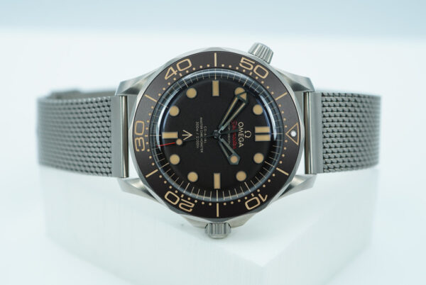 Omega SEAMASTER DIVER 300M 007 JAMES BOND TITANIUM BRACELET 2023 FULL SET - Image 9