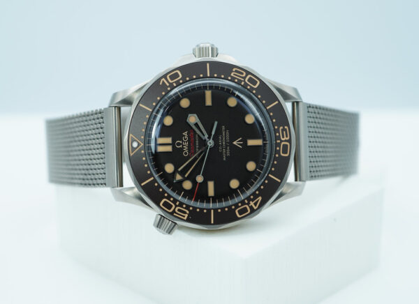 Omega SEAMASTER DIVER 300M 007 JAMES BOND TITANIUM BRACELET 2023 FULL SET - Image 10