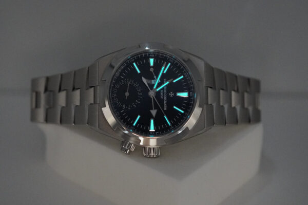 Vacheron CONSTANTIN OVERSEAS DUAL TIME 7920V BLUE DIAL NEW MODEL FULL SET - Image 11