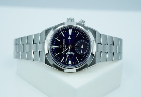 Vacheron CONSTANTIN OVERSEAS DUAL TIME 7920V BLUE DIAL NEW MODEL FULL SET - Image 10