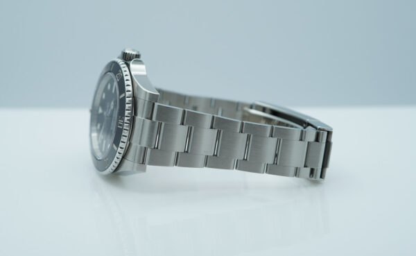 Rolex 124060 SUBMARINER NO DATE 41MM 2023 WARRANTY COMPLETE SET - Image 5