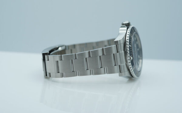 Rolex 124060 SUBMARINER NO DATE 41MM 2023 WARRANTY COMPLETE SET - Image 6