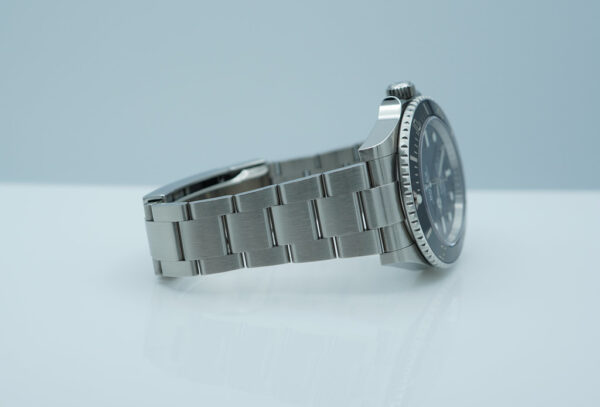 Rolex 124060 SUBMARINER NO DATE 41MM 2023 WARRANTY COMPLETE SET - Image 6