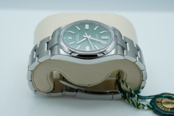 BRAND NEW Rolex 124300 OYSTER PERPETUAL 41 GREEN DIAL 2024 COMPLETE SET - Image 4