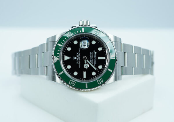 Rolex 126610LV SUBMARINER 41 GREEN MK1 BEZEL STARBUCKS 2022 WARRANTY FULL SET - Image 10