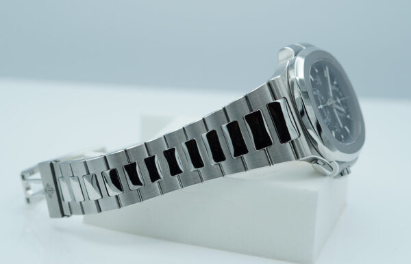 BRAND NEW Patek PHILIPPE 5990/1A NAUTILUS STEEL CHRONOGRAPH TRAVEL TIME GREY DIAL 2020 FULL SET - Image 5