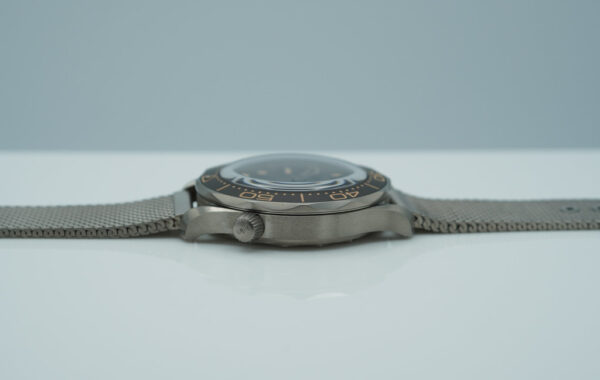 Omega SEAMASTER DIVER 300M 007 JAMES BOND TITANIUM BRACELET 2023 FULL SET - Image 4