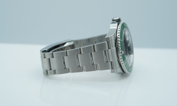 Rolex 126610LV SUBMARINER 41 GREEN MK2 BEZEL BLACK DIAL 2023 COMPLETE SET - Image 6