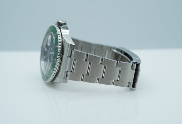 Rolex 126610LV SUBMARINER 41 GREEN MK2 BEZEL BLACK DIAL 2023 COMPLETE SET - Image 5