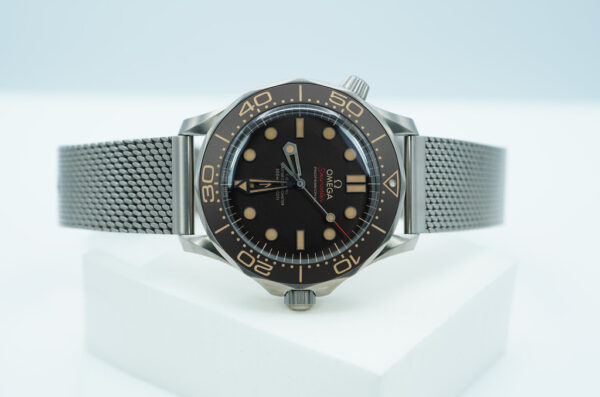 Omega SEAMASTER DIVER 300M 007 JAMES BOND TITANIUM BRACELET 2023 FULL SET - Image 9