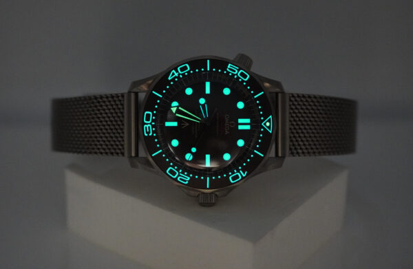 Omega SEAMASTER DIVER 300M 007 JAMES BOND TITANIUM BRACELET 2023 FULL SET - Image 11