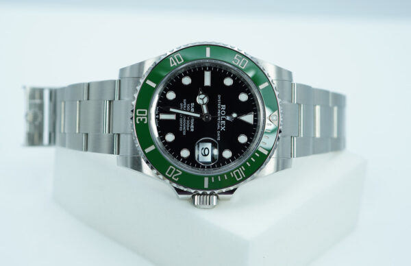 Rolex 126610LV SUBMARINER 41 GREEN MK2 BEZEL BLACK DIAL 2023 COMPLETE SET - Image 9