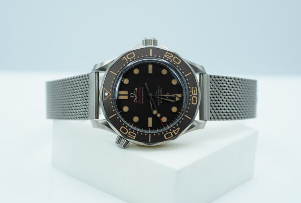 Omega SEAMASTER DIVER 300M 007 JAMES BOND TITANIUM BRACELET 2023 FULL SET - Image 10