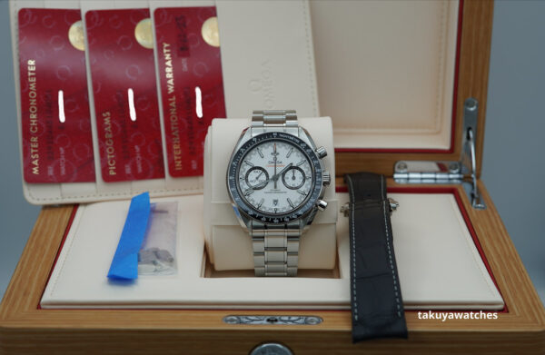 Omega SPEEDMASTER RACING WHITE DIAL EXTRA LEATHER STRAP 2023 WARRANTY - Image 2