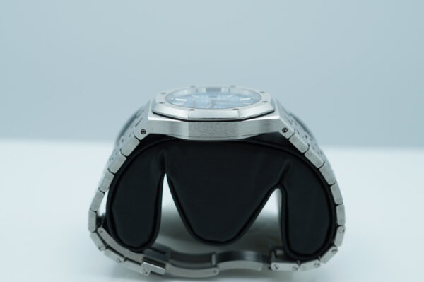 Audemars PIGUET ROYAL OAK 15550ST ICE BLUE DIAL 37MM 2023 COMPLETE SET - Image 4