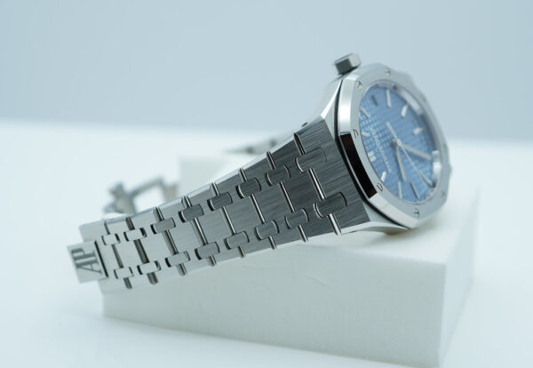 Audemars PIGUET ROYAL OAK 15550ST ICE BLUE DIAL 37MM 2023 COMPLETE SET - Image 6