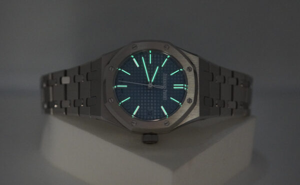 Audemars PIGUET ROYAL OAK 15550ST ICE BLUE DIAL 37MM 2023 COMPLETE SET - Image 11