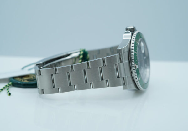 Rolex 126610LV SUBMARINER 41 GREEN MK2 BEZEL BLACK DIAL 2024 COMPLETE SET - Image 6