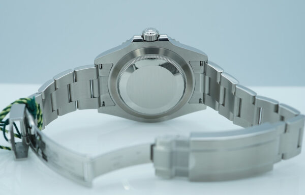 Rolex 126610LV SUBMARINER 41 GREEN MK2 BEZEL BLACK DIAL 2024 COMPLETE SET - Image 8