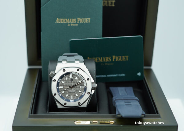 Audemars PIGUET ROYAL OAK OFFSHORE DIVER 15720ST GREY DIAL 2023 WARRANTY - Image 2