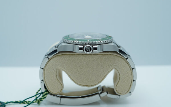 Rolex 126610LV SUBMARINER 41 GREEN MK2 BEZEL BLACK DIAL 2024 COMPLETE SET - Image 3