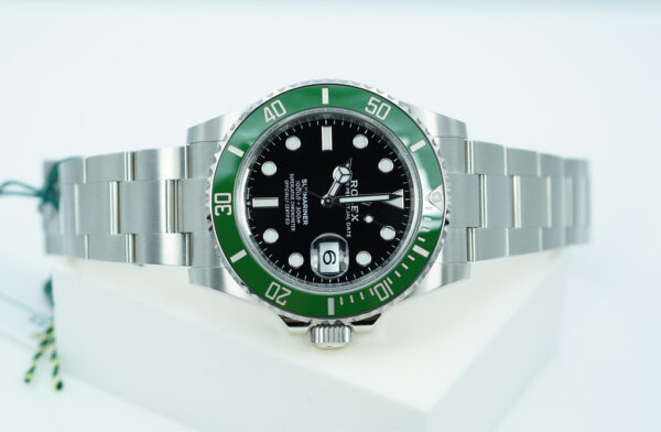 Rolex 126610LV SUBMARINER 41 GREEN MK2 BEZEL BLACK DIAL 2024 COMPLETE SET - Image 9