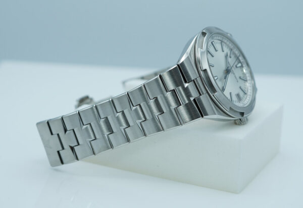 Vacheron CONSTANTIN OVERSEAS 4500V STAINLESS STEEL SILVER DIAL 2021 FULL SET - Image 5