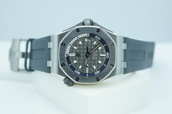 Audemars PIGUET ROYAL OAK OFFSHORE DIVER 15720ST GREY DIAL 2023 WARRANTY - Image 10