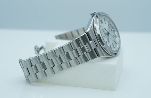 Vacheron CONSTANTIN OVERSEAS 4500V STAINLESS STEEL SILVER DIAL 2021 FULL SET - Image 6