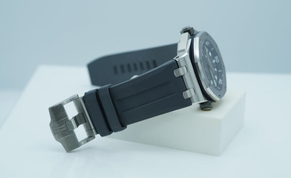 Audemars PIGUET ROYAL OAK OFFSHORE DIVER 15720ST GREY DIAL 2023 WARRANTY - Image 6