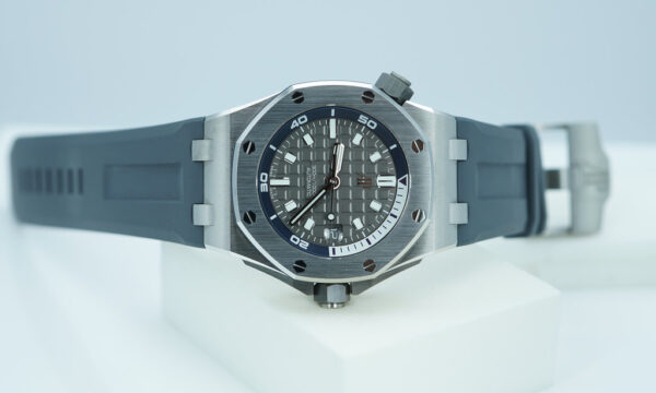 Audemars PIGUET ROYAL OAK OFFSHORE DIVER 15720ST GREY DIAL 2023 WARRANTY - Image 9
