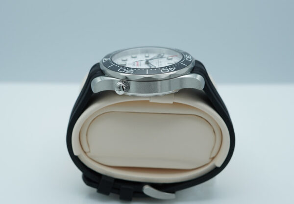 Omega SEAMASTER DIVER 300M WHITE WAVE DIAL RUBBER STRAP 2024 WARRANTY - Image 4