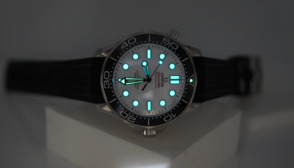 Omega SEAMASTER DIVER 300M WHITE WAVE DIAL RUBBER STRAP 2024 WARRANTY - Image 11
