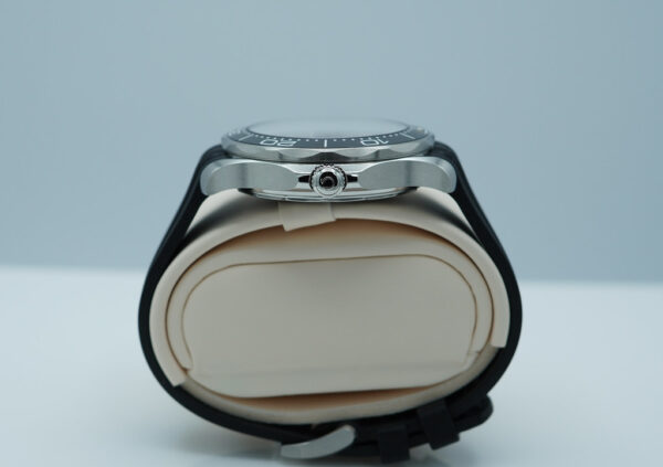 Omega SEAMASTER DIVER 300M WHITE WAVE DIAL RUBBER STRAP 2024 WARRANTY - Image 3