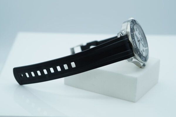 Omega SEAMASTER DIVER 300M WHITE WAVE DIAL RUBBER STRAP 2024 WARRANTY - Image 5
