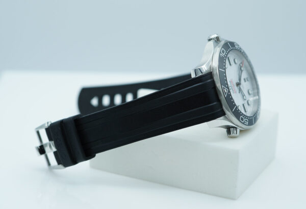 Omega SEAMASTER DIVER 300M WHITE WAVE DIAL RUBBER STRAP 2024 WARRANTY - Image 6