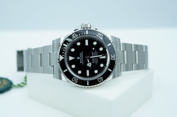 BRAND NEW Rolex 124060 SUBMARINER NO DATE 41MM 2024 WARRANTY COMPLETE SET - Image 10
