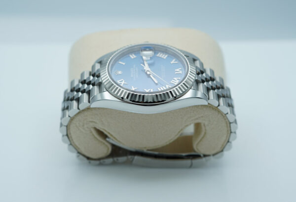 Rolex 126334 DATEJUST 41 FLUTED BEZEL BLUE ROMAN DIAL JUBILEE 2024 FULL SET - Image 4