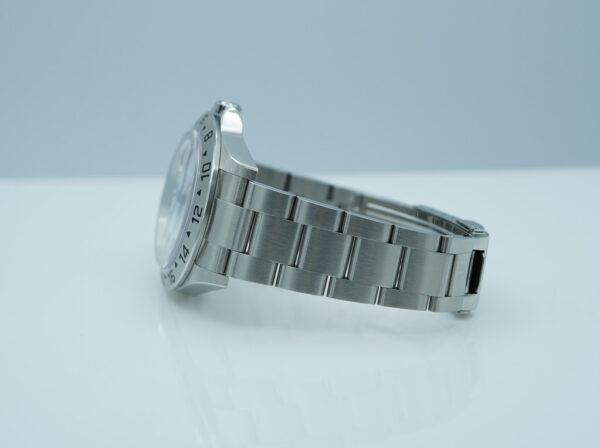 Rolex 16570 EXPLORER II 40MM POLAR WHITE DIAL F SERIAL BOXES PAPERS - Image 5