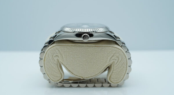 Rolex 228239 DAY DATE 40 WHITE GOLD OLIVE GREEN ROMAN DIAL 2022 COMPLETE SET - Image 3